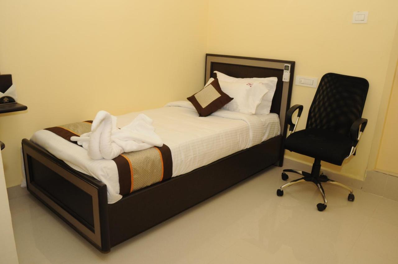 Salbala Inn Chennai Bagian luar foto